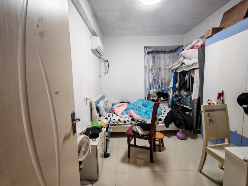 中航城果岭东方，3室2厅2卫，114.02㎡，简装，售价38万 二手房