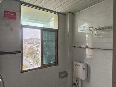 西湖小区，3室2厅1卫，108.90㎡，简装，售价18万