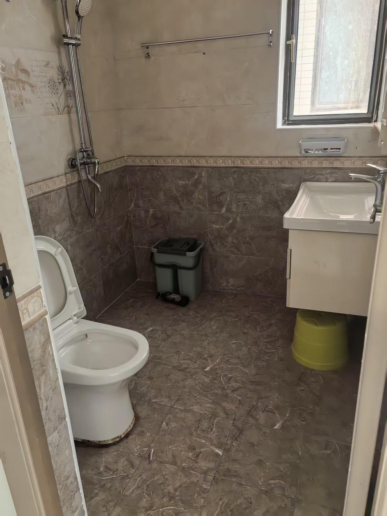 聚贤锦园，3室2厅2卫，117㎡，普装，租金1500元/月 租房