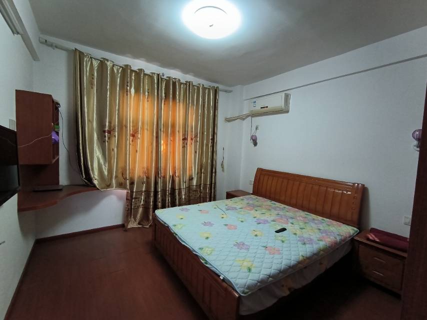 碧水华庭一期，3室2厅2卫，131.27㎡，简装，售价28.80万 二手房