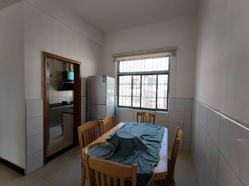 碧水华庭一期，3室2厅2卫，131.27㎡，简装，售价28.80万 二手房