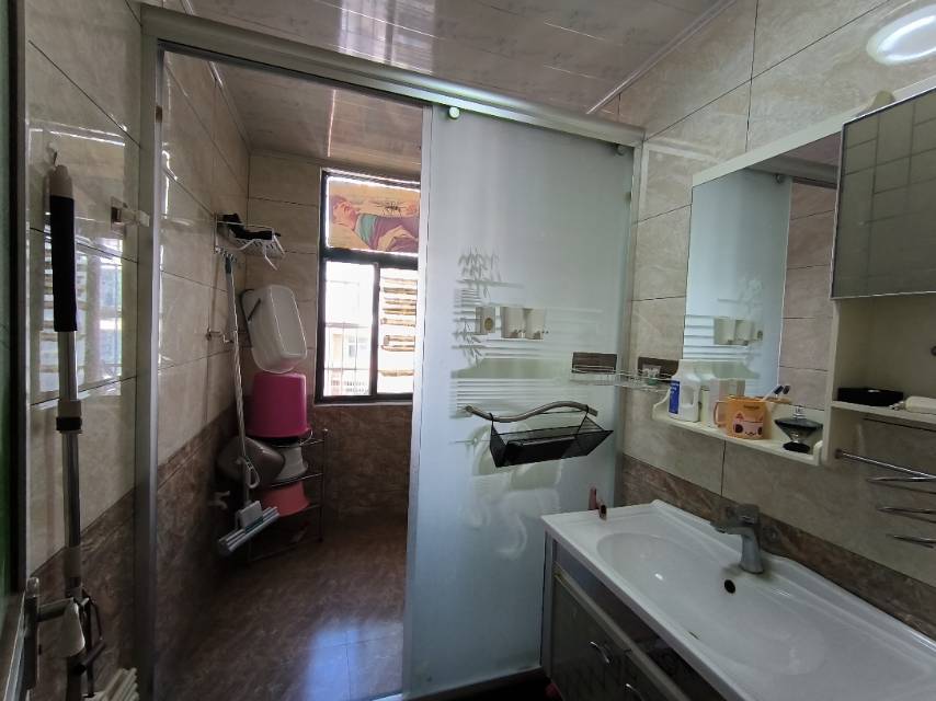 碧水华庭一期，3室2厅2卫，131.27㎡，简装，售价28.80万 二手房