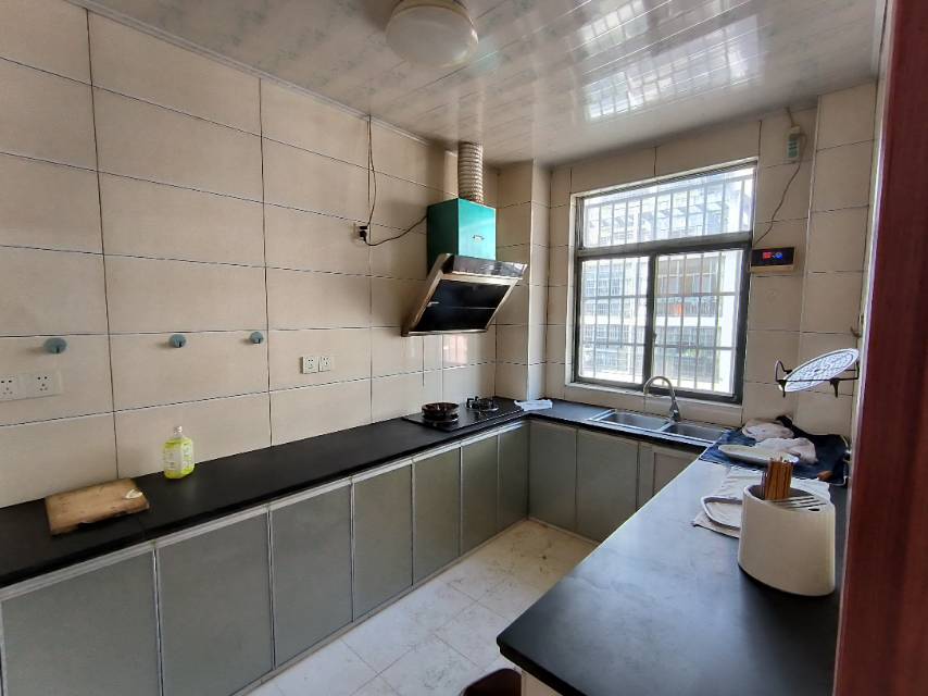 碧水华庭一期，3室2厅2卫，131.27㎡，简装，售价28.80万 二手房