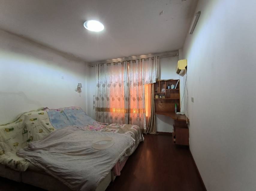 碧水华庭一期，3室2厅2卫，131.27㎡，简装，售价28.80万 二手房