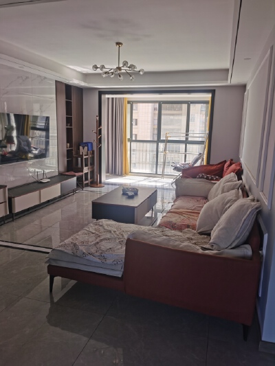 富鑫春天，3室2厅2卫，136.00㎡，普装，租金1800元/月