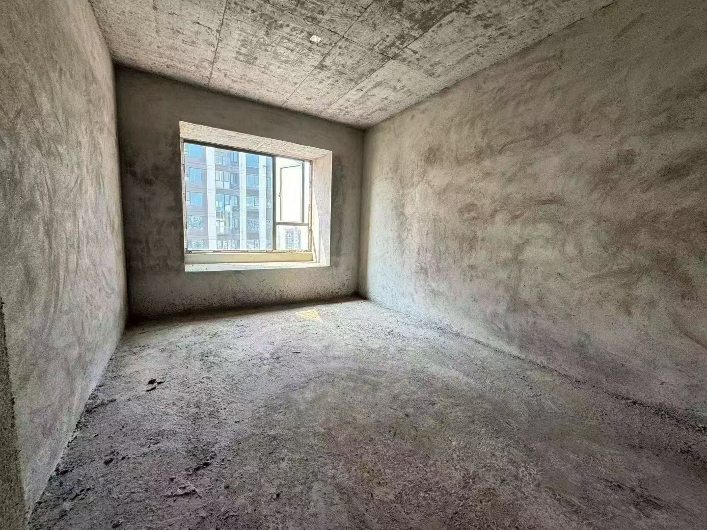 香逸玫瑰城，3室2厅2卫，123.00㎡，毛坯，售价58.00万 二手房