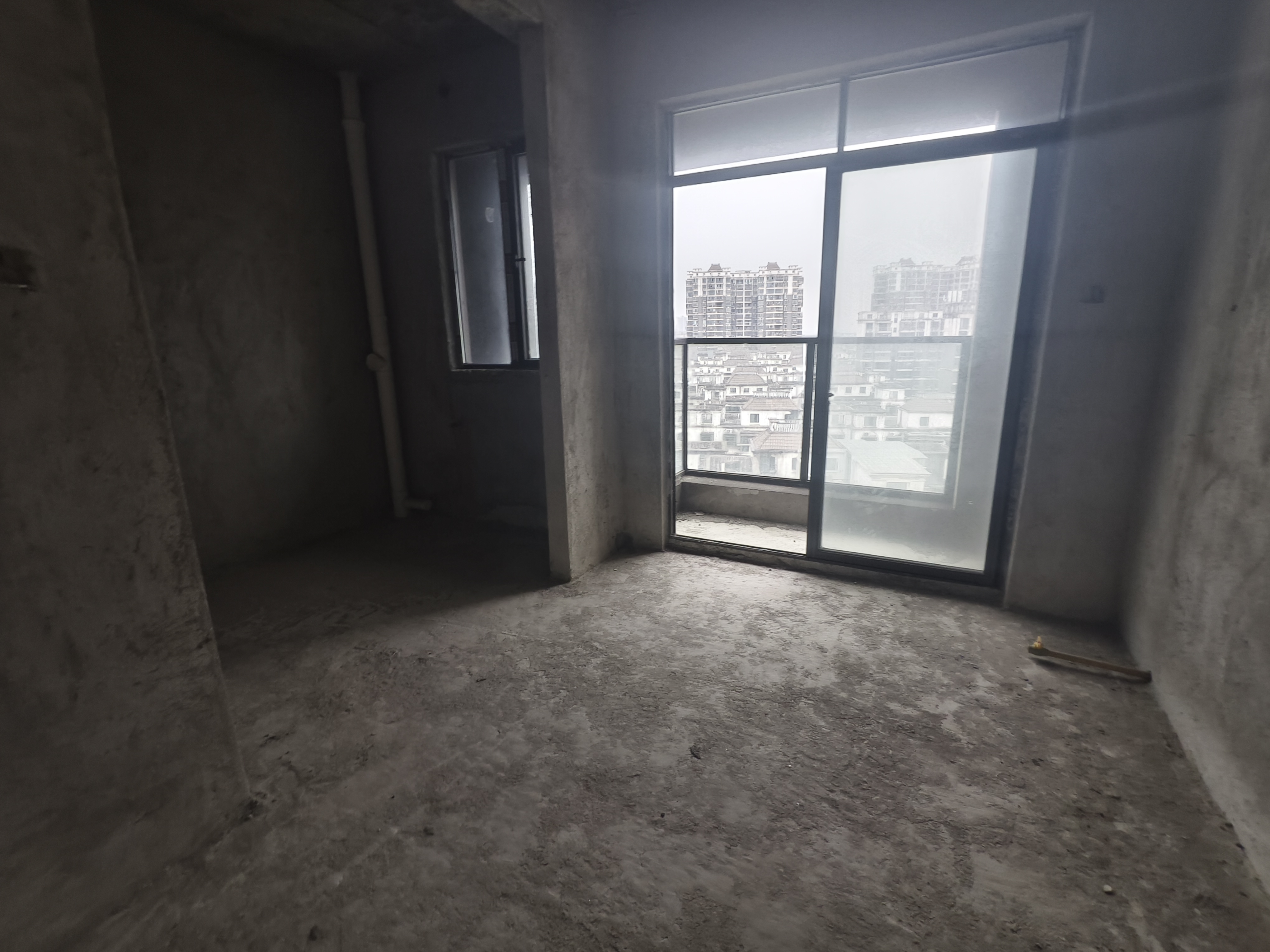 香逸玫瑰城，3室2厅2卫，123.00㎡，毛坯，售价58.00万 二手房