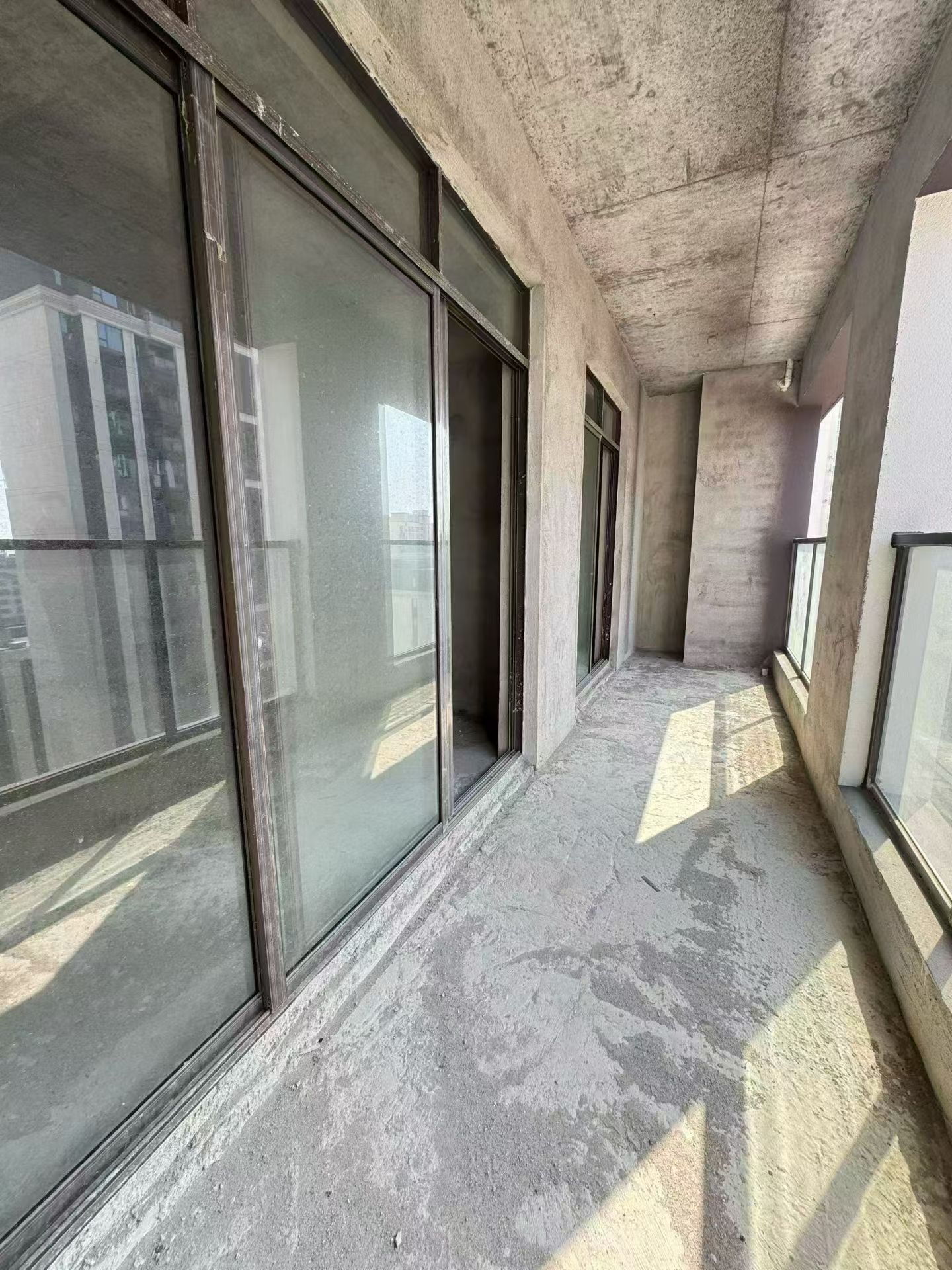 香逸玫瑰城，3室2厅2卫，123.00㎡，毛坯，售价58.00万 二手房